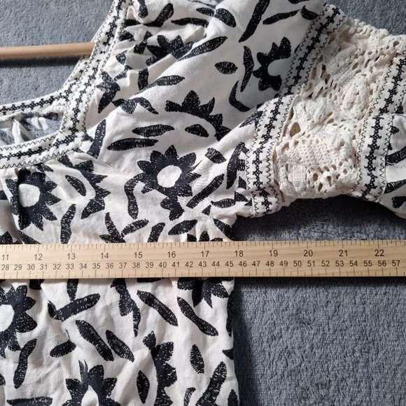 Christian Siriano NY Boho Blouse Crochet Lace Floral Top Sz XS Linen Blend - Picture 4 of 7